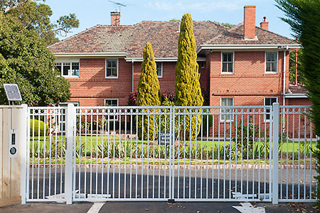 Entrance gates with BFT Ecosol solar powered Phobos gate motors.