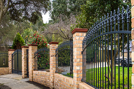 Steel fence with spears